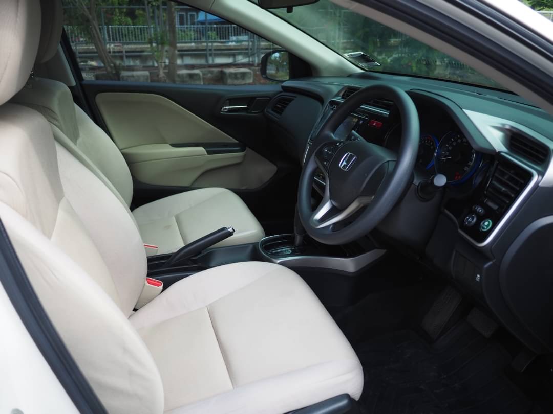 2015 Honda City สีขาว (รูปที่ 4)