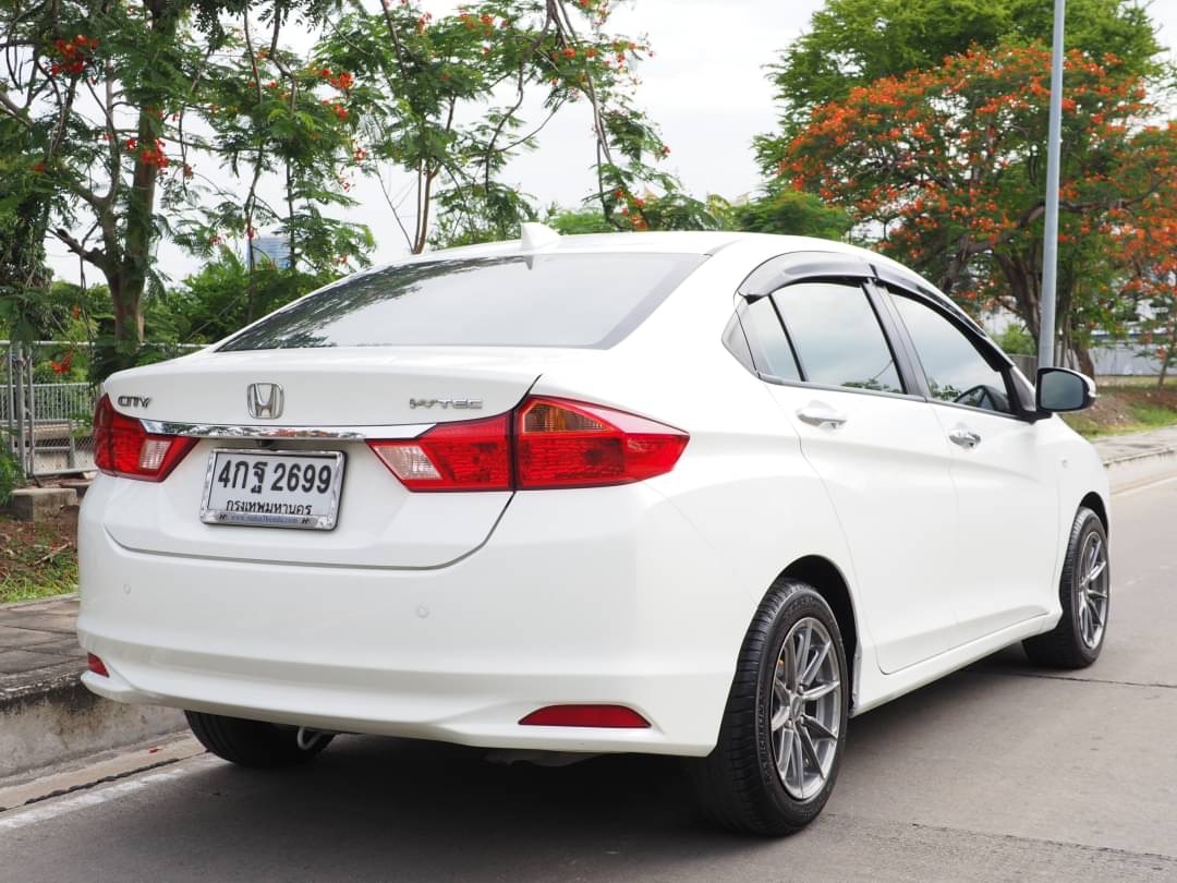 2015 Honda City สีขาว (รูปที่ 13)