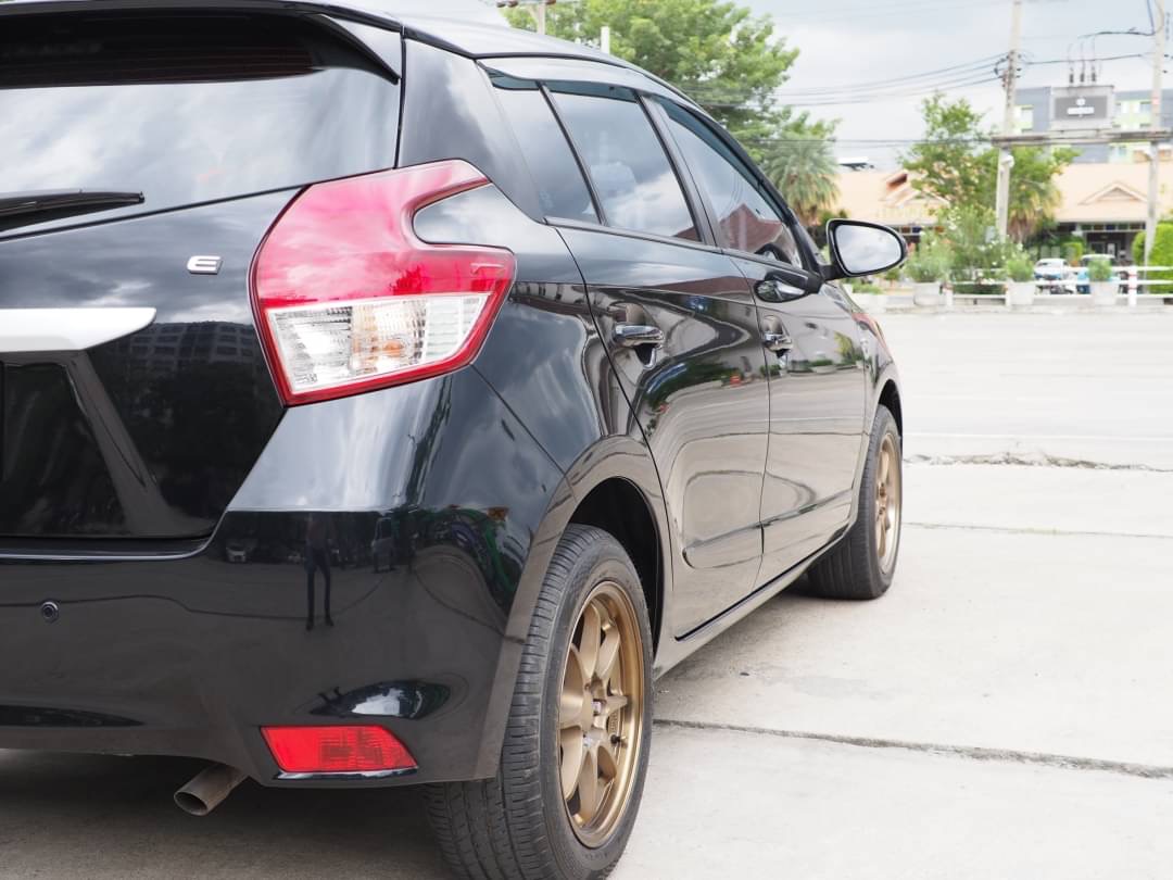 2018 Toyota Yaris สีเทา