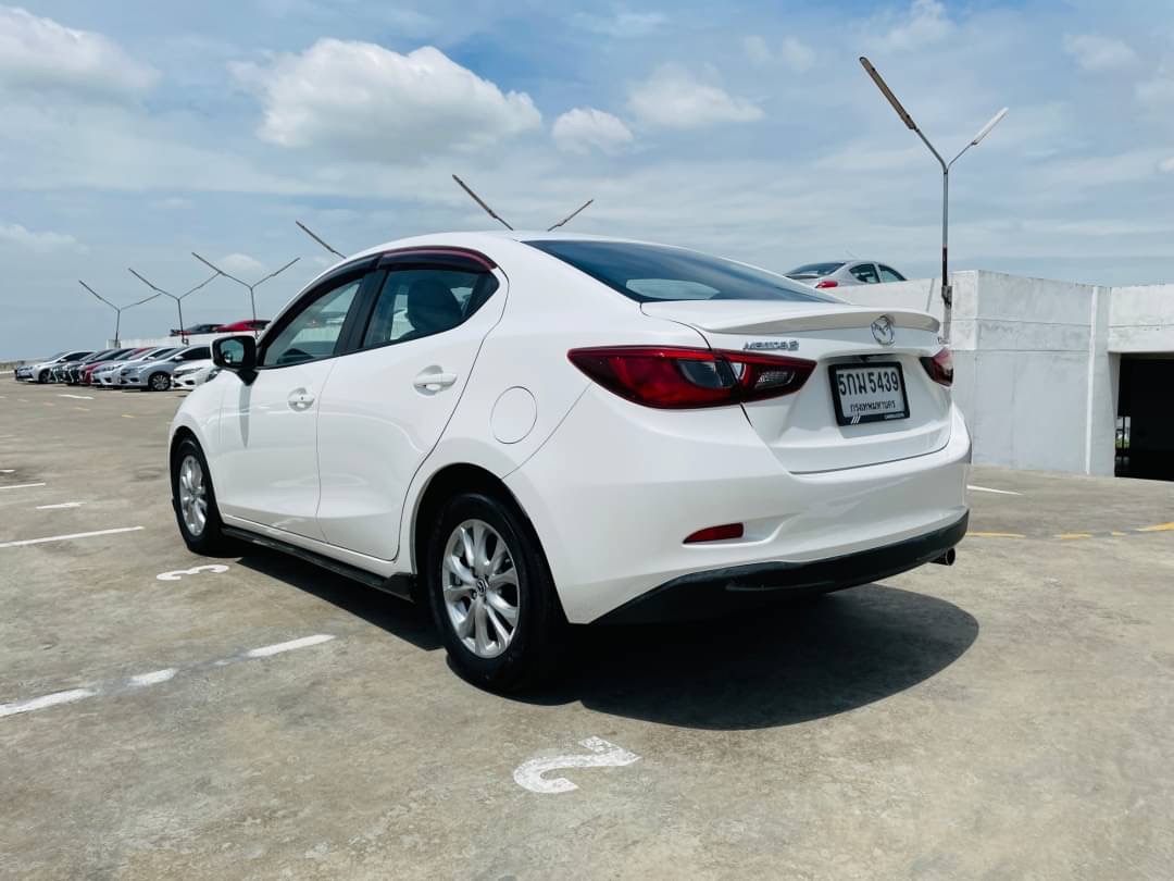 2016 Mazda 2 Sedan (4 ประตู) สีขาว (รูปที่ 6)