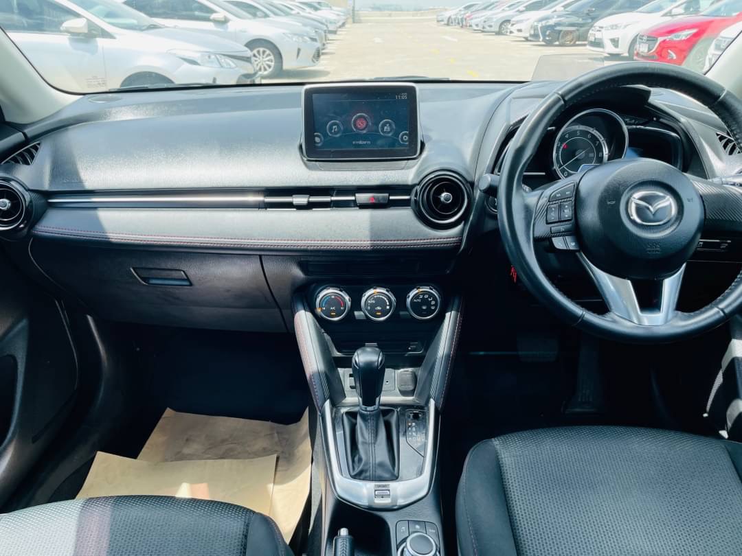 2016 Mazda 2 Sedan (4 ประตู) สีขาว (รูปที่ 7)
