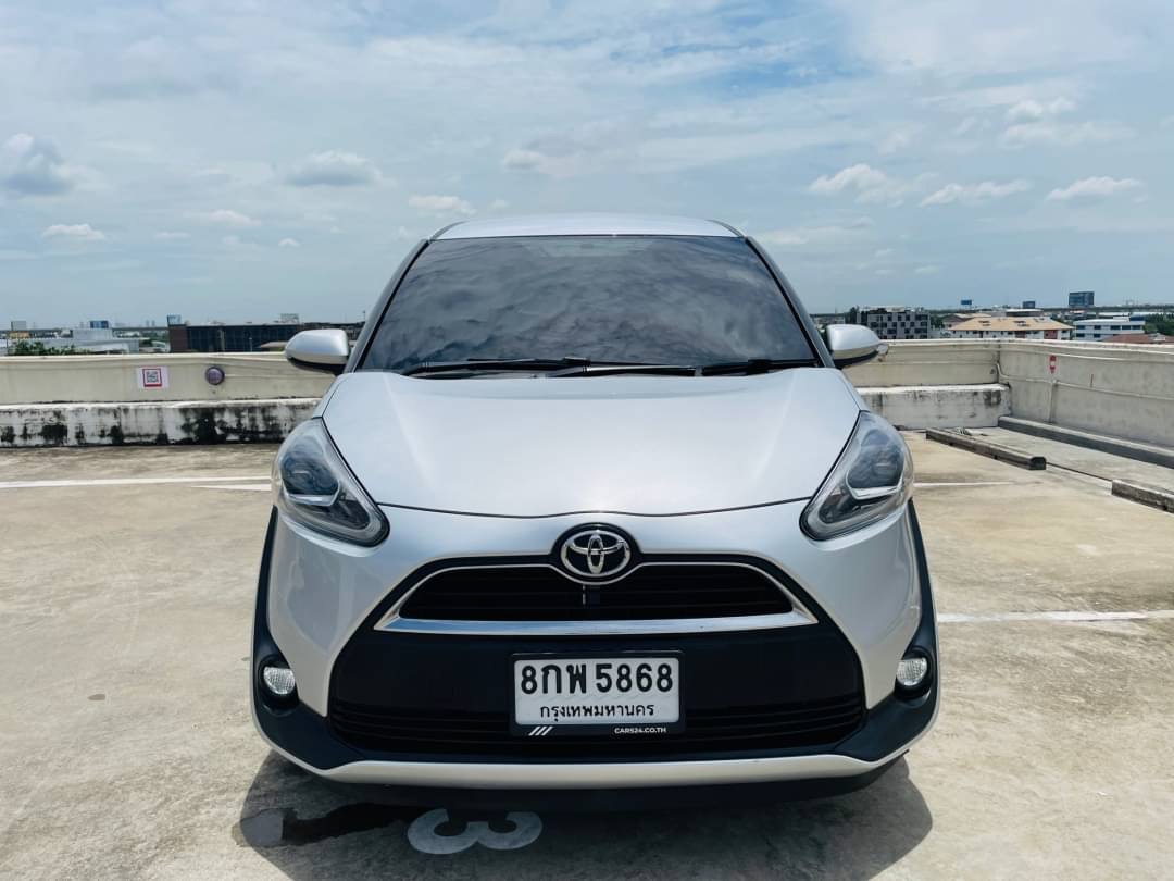 2016 Toyota Sienta สีเงิน (รูปที่ 2)