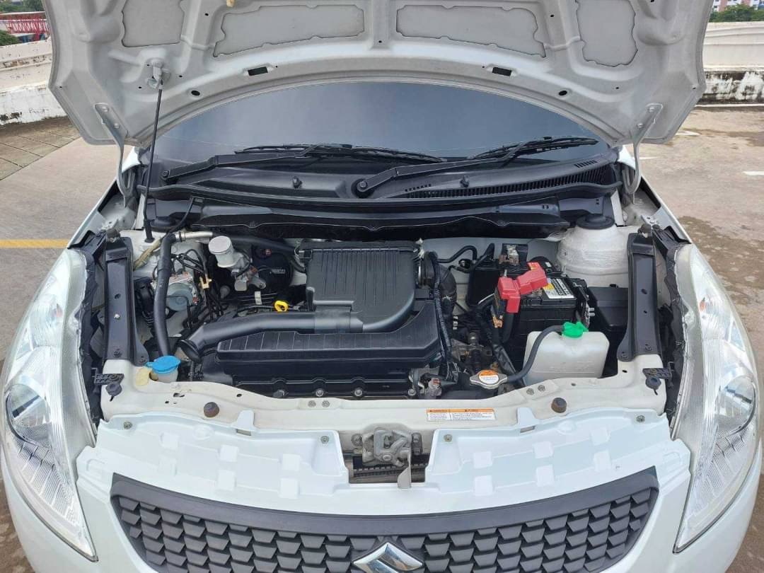 2017 Suzuki Swift สีขาว (รูปที่ 9)