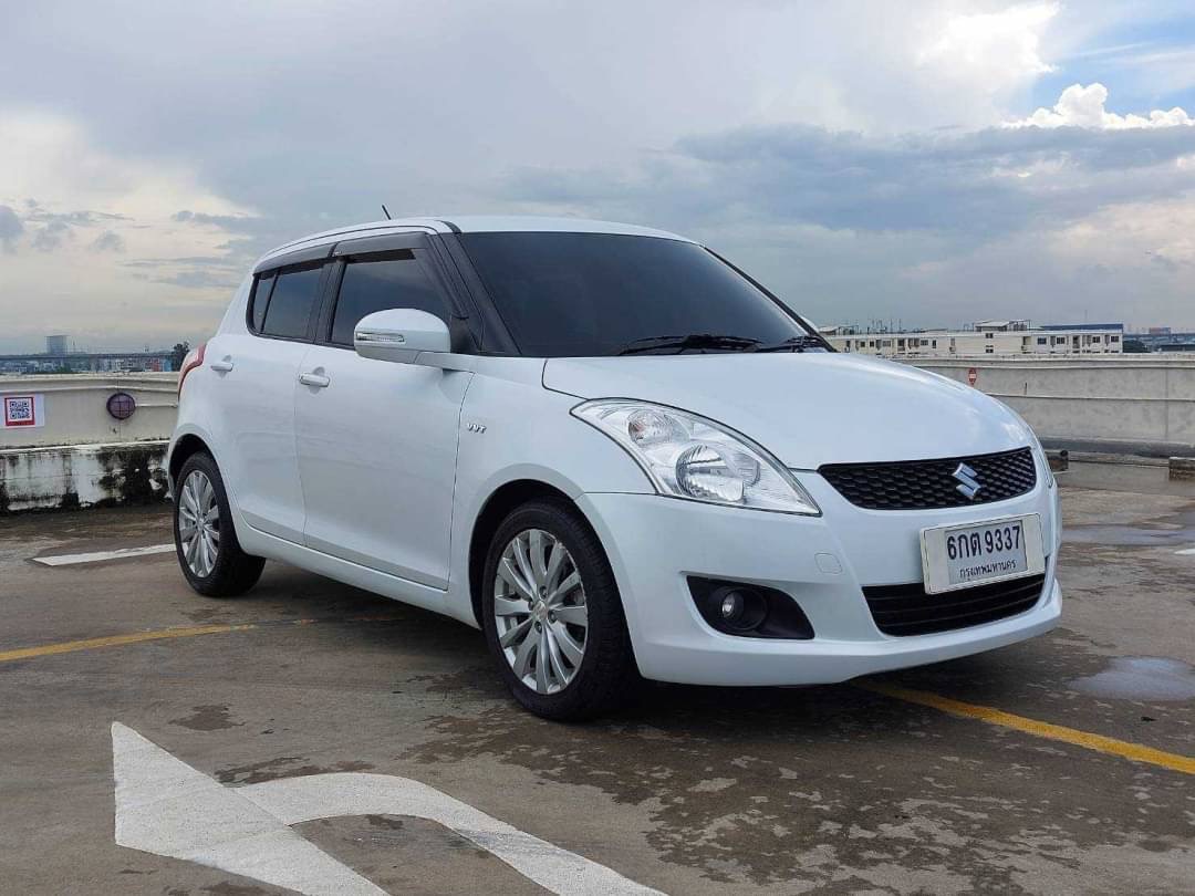 2017 Suzuki Swift สีขาว (รูปที่ 2)