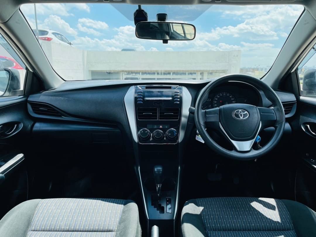 2019 Toyota Yaris Ativ สีขาว (รูปที่ 7)