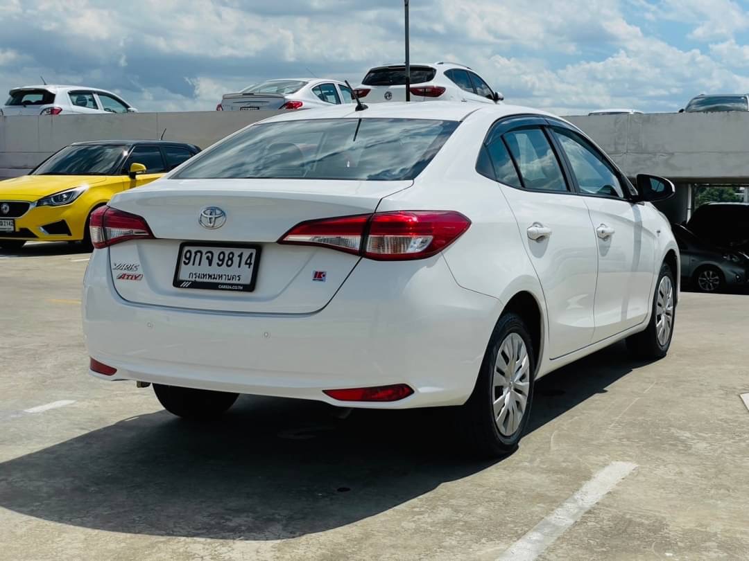 2019 Toyota Yaris Ativ สีขาว (รูปที่ 8)
