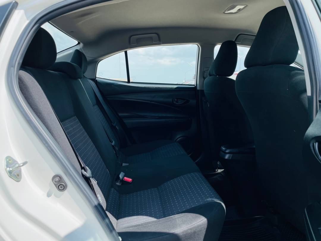 2019 Toyota Yaris Ativ สีขาว (รูปที่ 9)