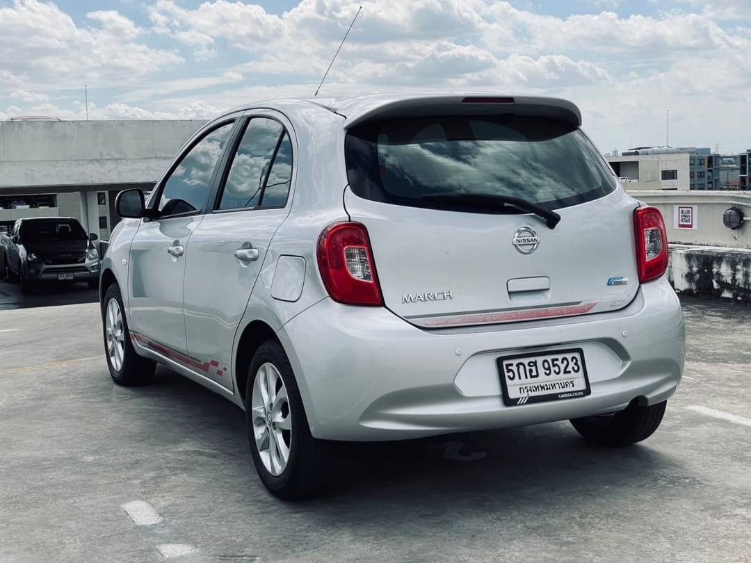 2013 Nissan March สีเงิน (รูปที่ 9)