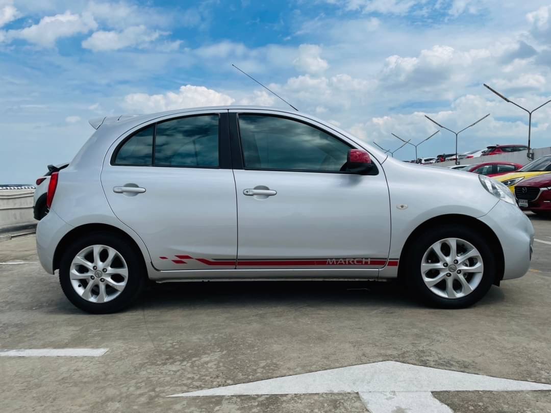 2013 Nissan March สีเงิน (รูปที่ 3)