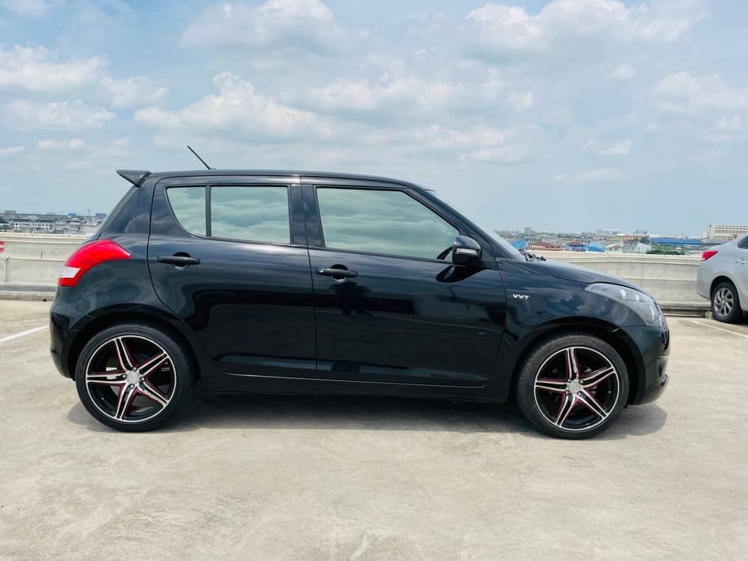 2015 Suzuki Swift สีดำ (รูปที่ 4)