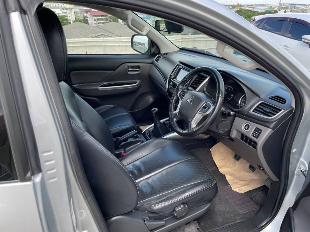 2018 Mitsubishi Triton Mega cab สีเงิน (รูปที่ 6)