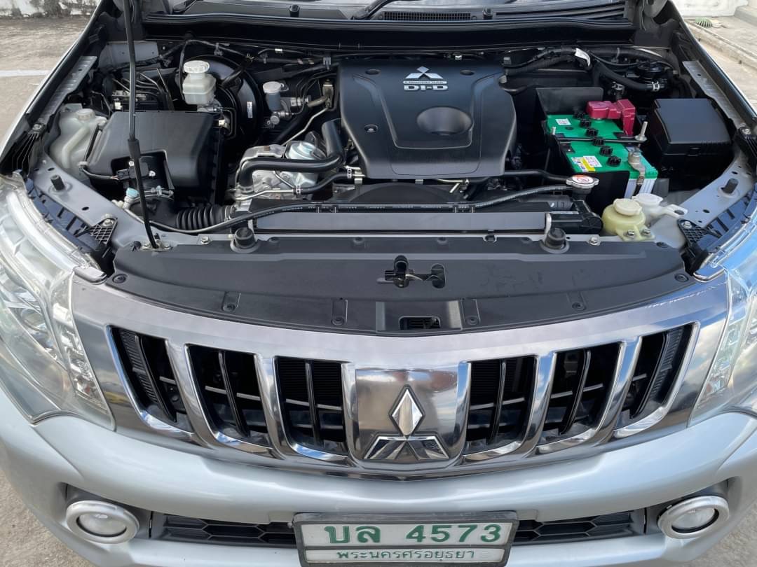 2018 Mitsubishi Triton Mega cab สีเงิน (รูปที่ 8)