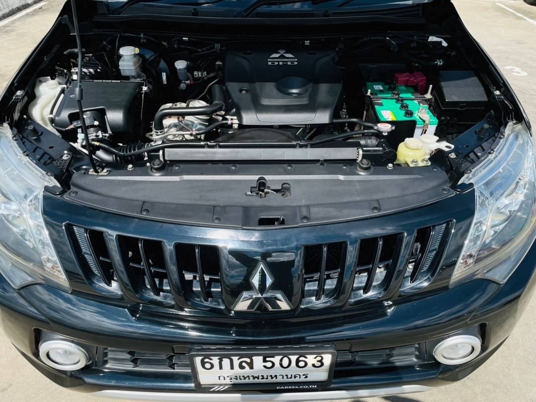 2017 Mitsubishi Triton Double cab สีดำ (รูปที่ 5)