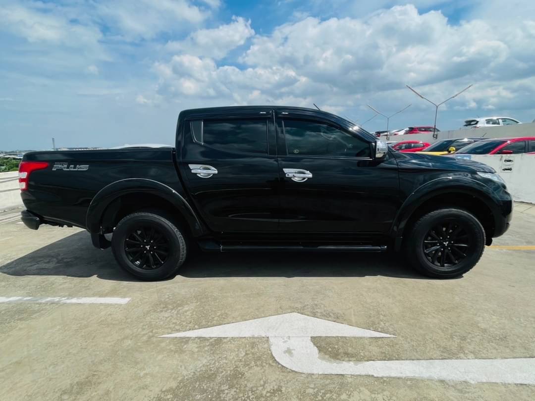 2017 Mitsubishi Triton Double cab สีดำ (รูปที่ 3)