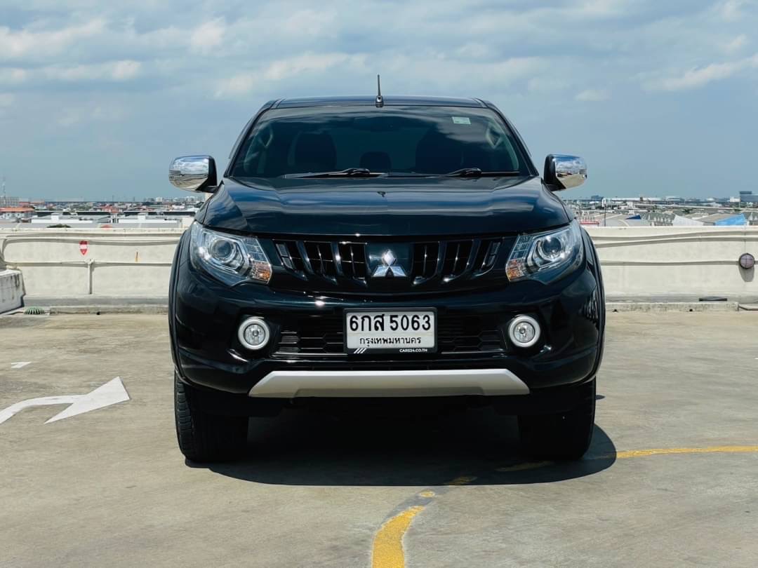 2017 Mitsubishi Triton Double cab สีดำ (รูปที่ 4)