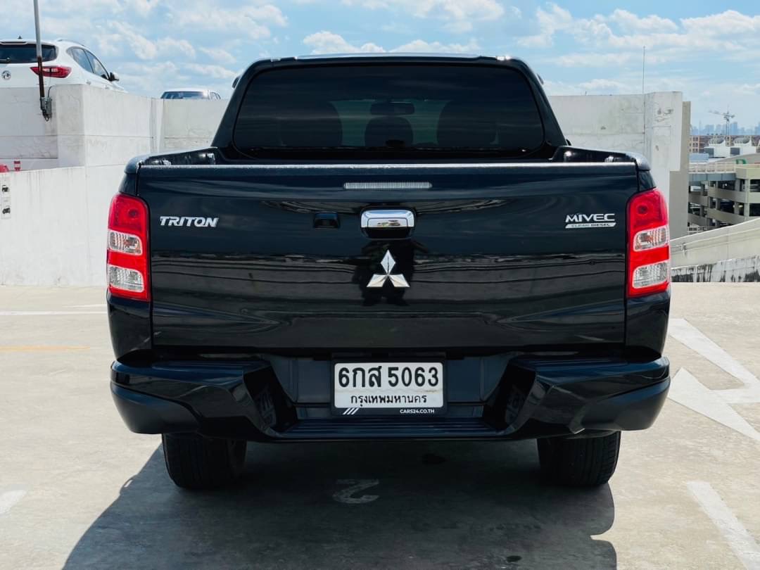 2017 Mitsubishi Triton Double cab สีดำ