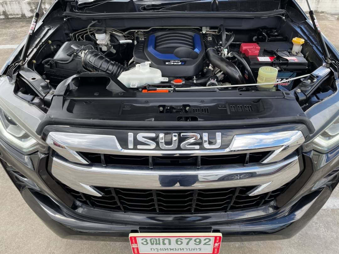 2019 Isuzu D-Max Space Cab สีดำ (รูปที่ 8)