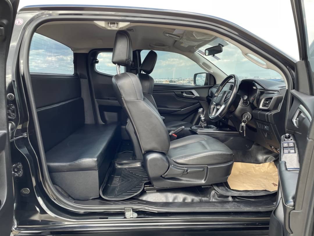 2019 Isuzu D-Max Space Cab สีดำ (รูปที่ 7)