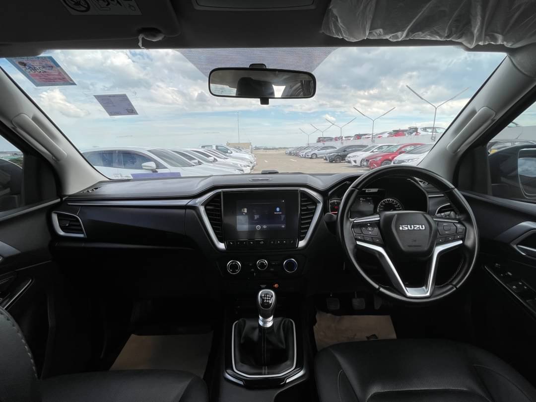 2019 Isuzu D-Max Space Cab สีดำ (รูปที่ 10)