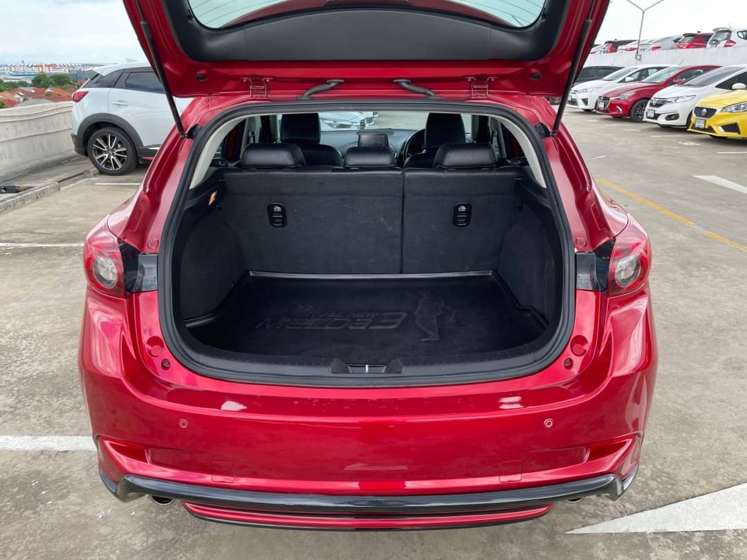 2016 Mazda 3 Fastback สีแดง (รูปที่ 6)