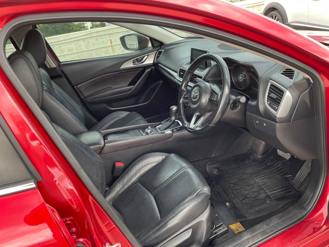 2016 Mazda 3 Fastback สีแดง (รูปที่ 4)