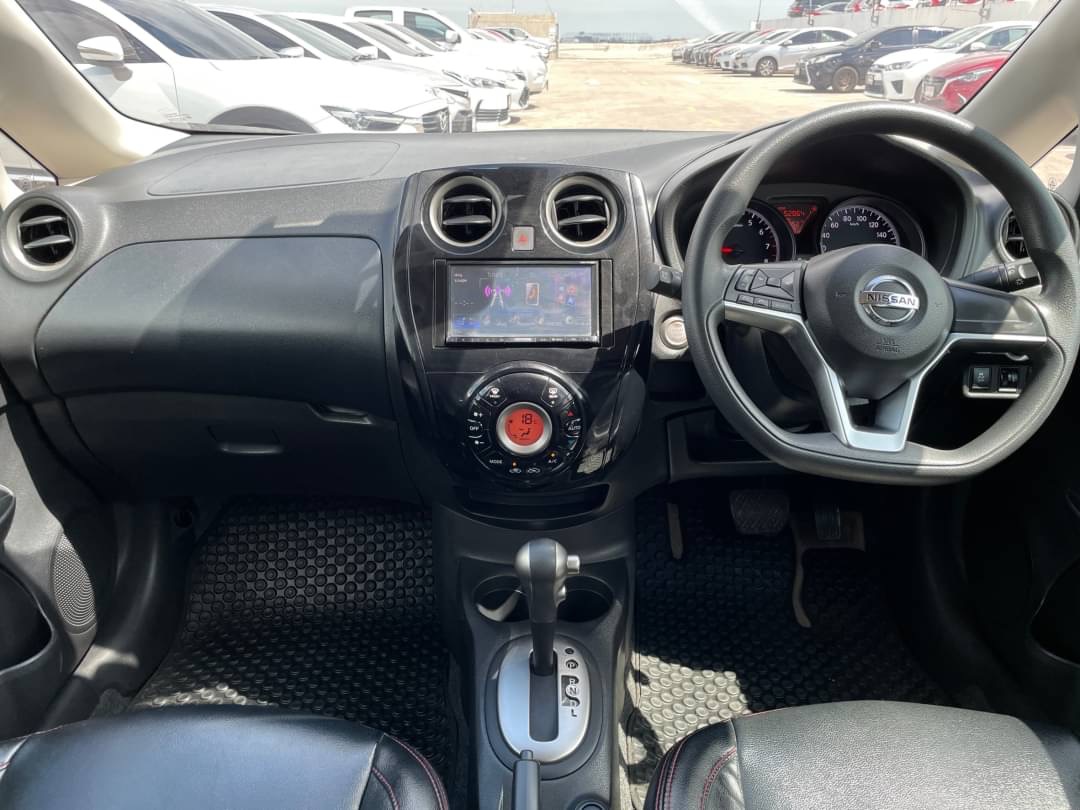 2017 Nissan Note สีดำ (รูปที่ 7)