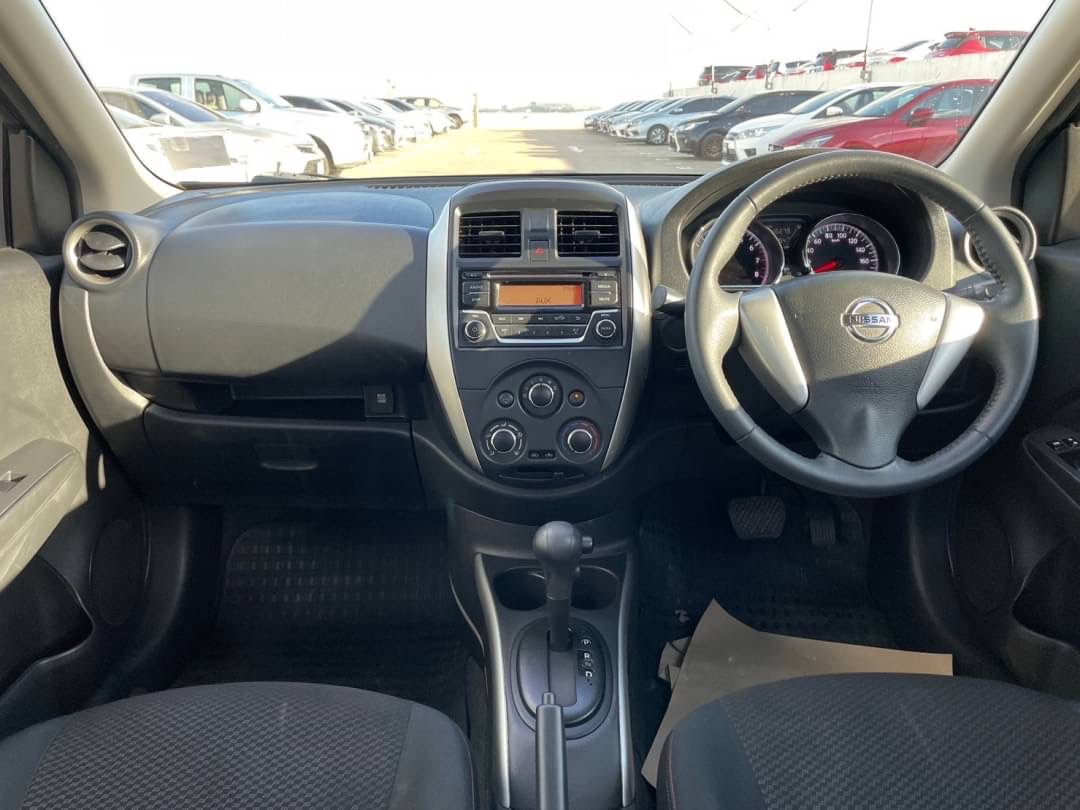 2018 Nissan Almera สีดำ (รูปที่ 10)