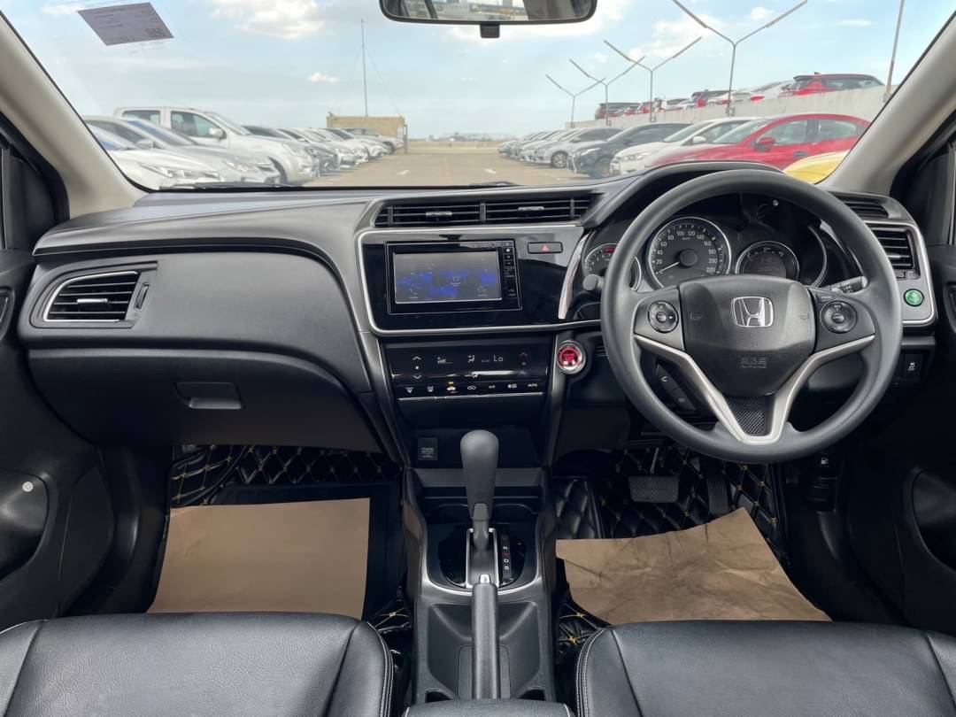 2019 Honda City สีขาว (รูปที่ 10)