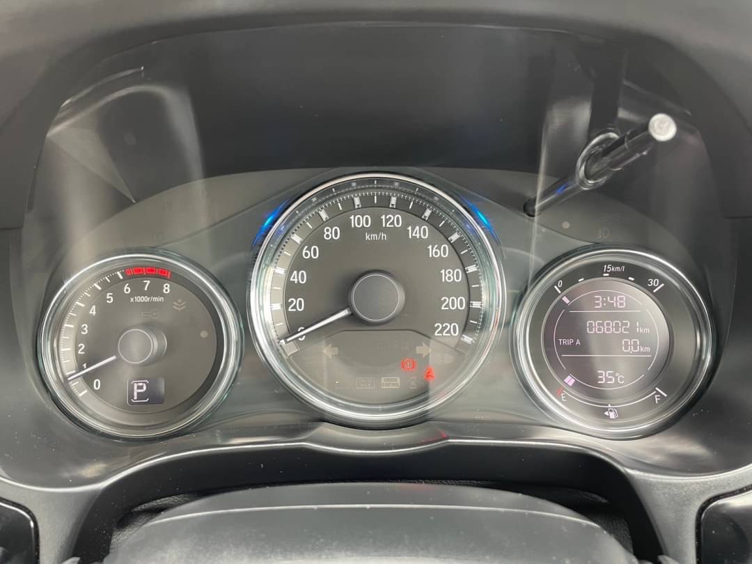 2019 Honda City สีขาว (รูปที่ 8)