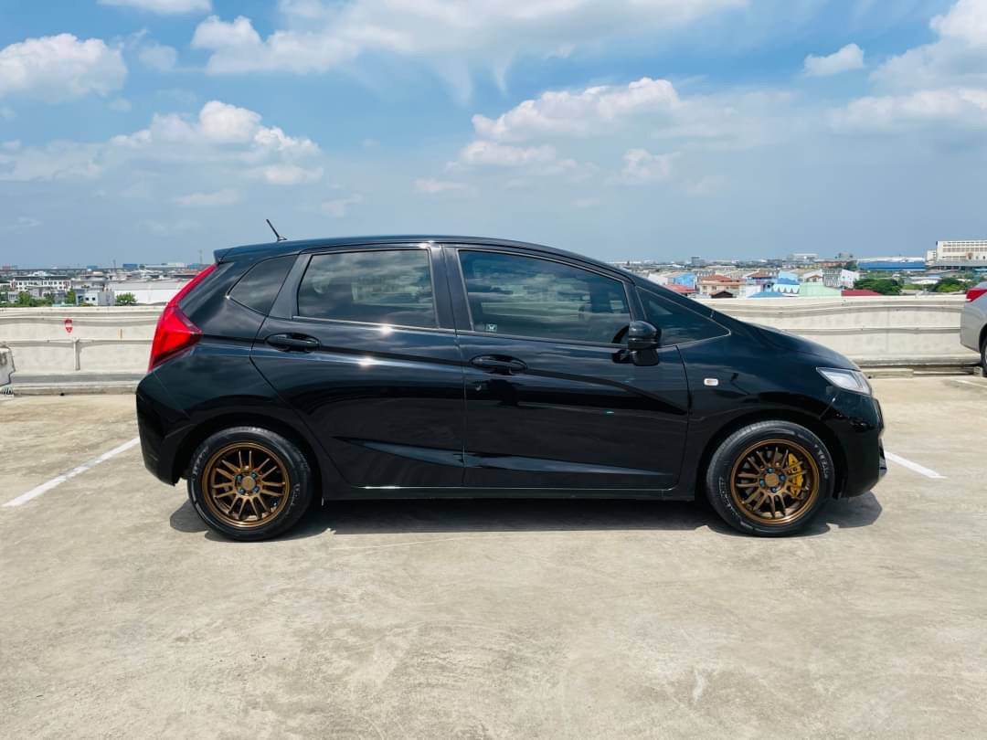2016 Honda Jazz GK สีดำ (รูปที่ 2)