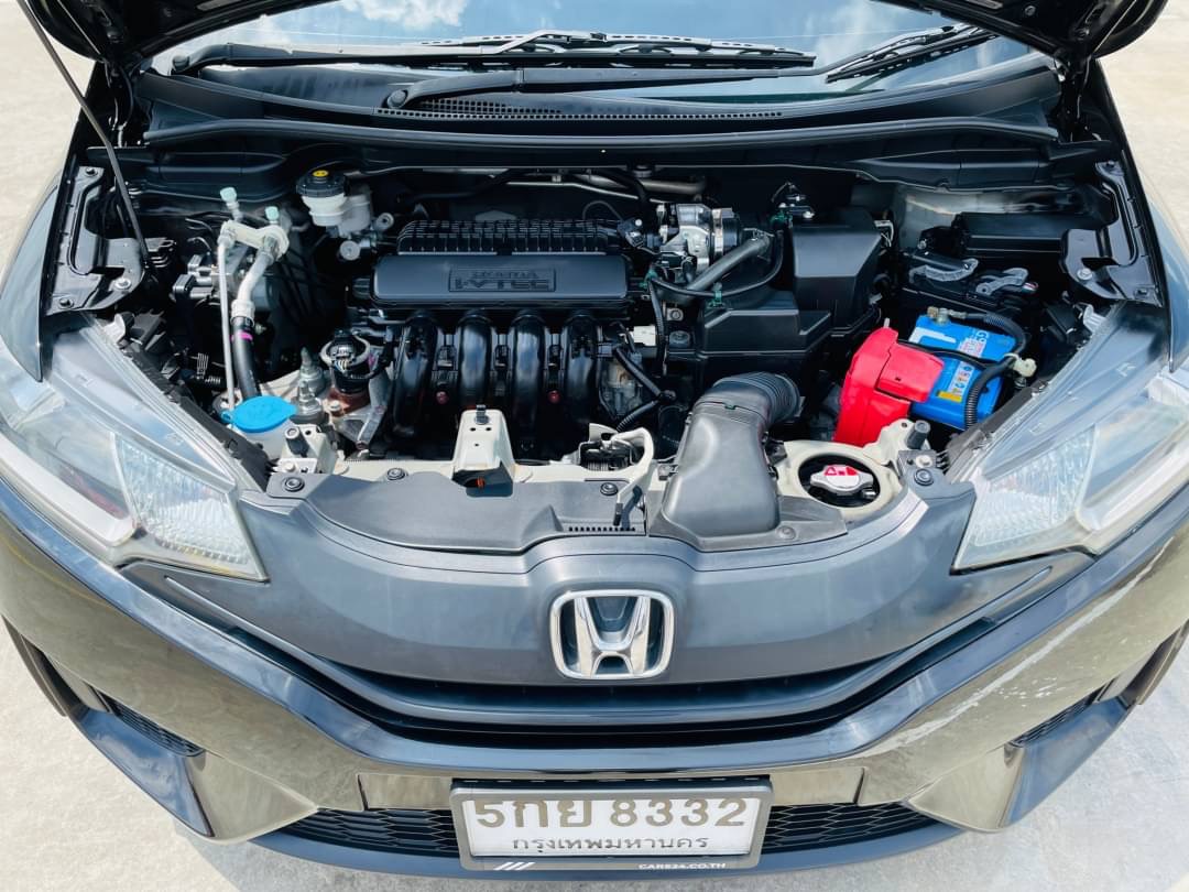 2016 Honda Jazz GK สีดำ (รูปที่ 7)