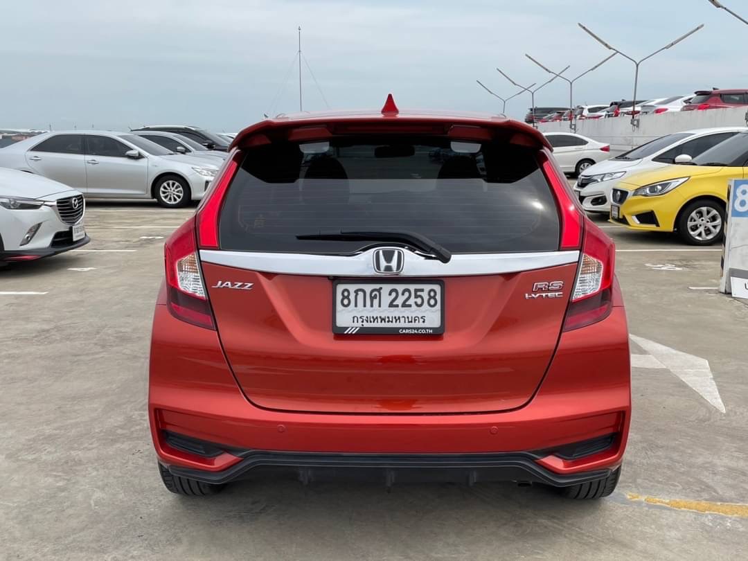 2019 Honda Jazz GK สีแดง (รูปที่ 4)