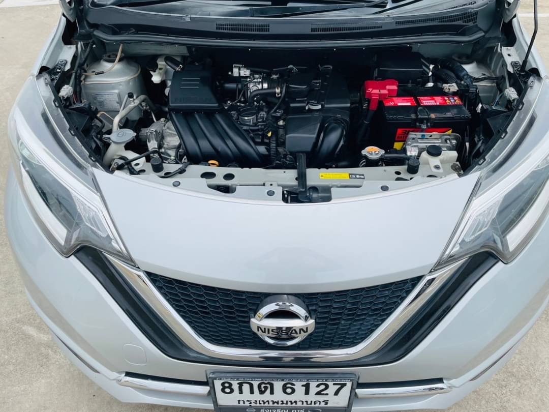 2018 Nissan Note สีเงิน (รูปที่ 6)