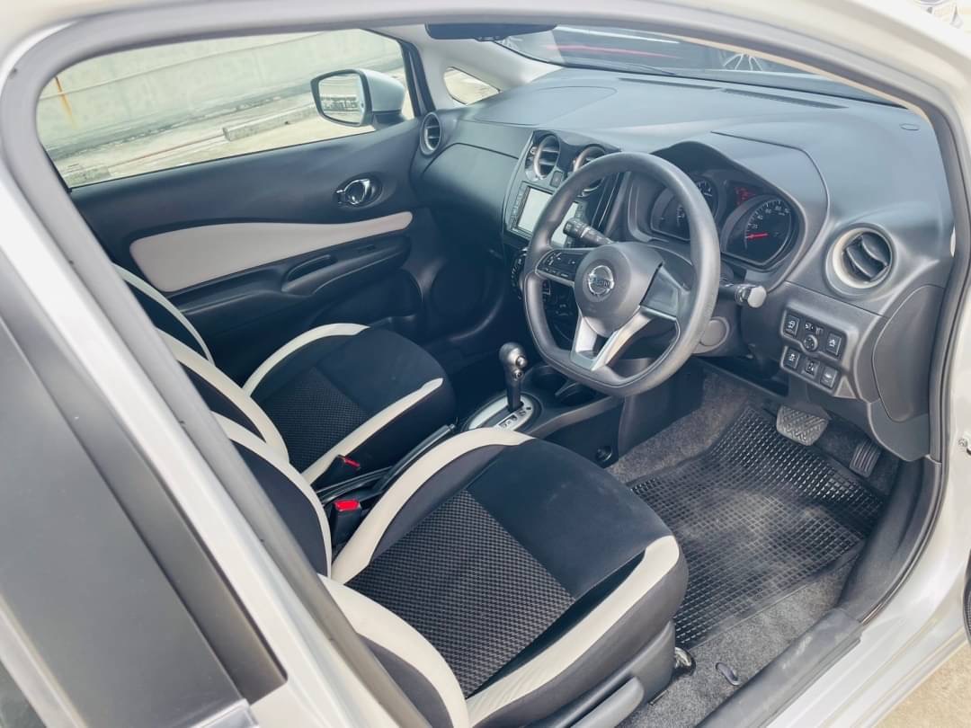 2018 Nissan Note สีเงิน (รูปที่ 9)