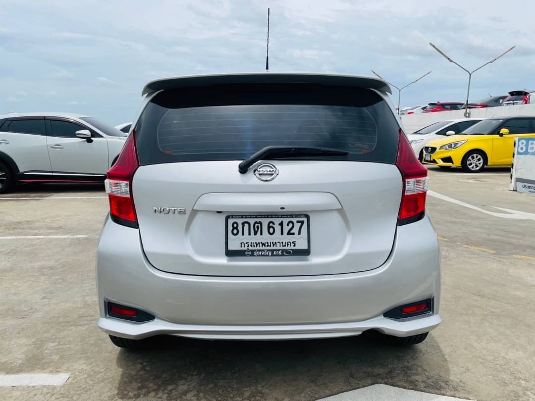 2018 Nissan Note สีเงิน (รูปที่ 5)