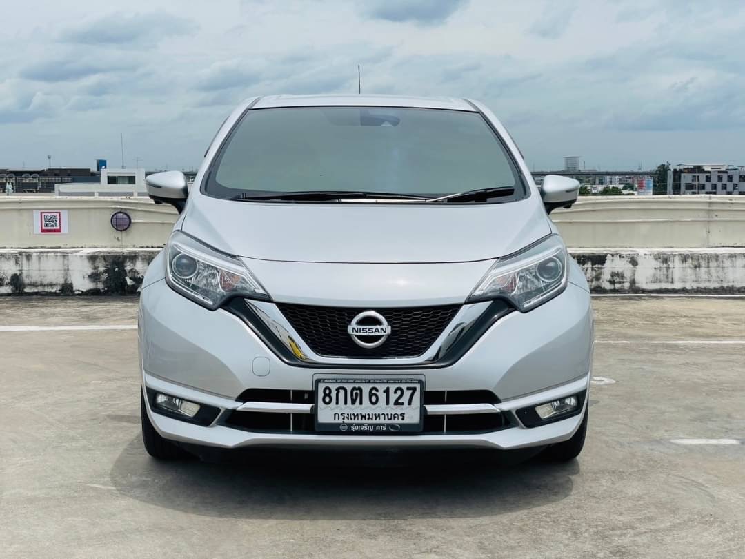 2018 Nissan Note สีเงิน (รูปที่ 2)