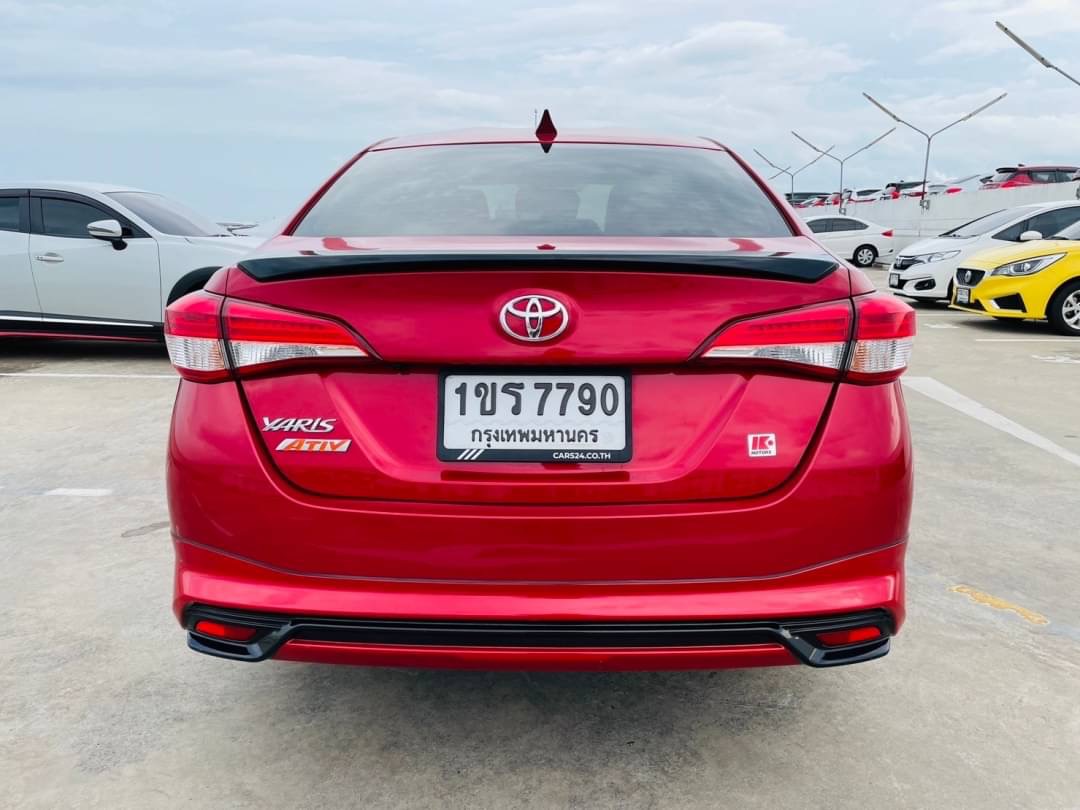 2020 Toyota Yaris สีแดง (รูปที่ 4)
