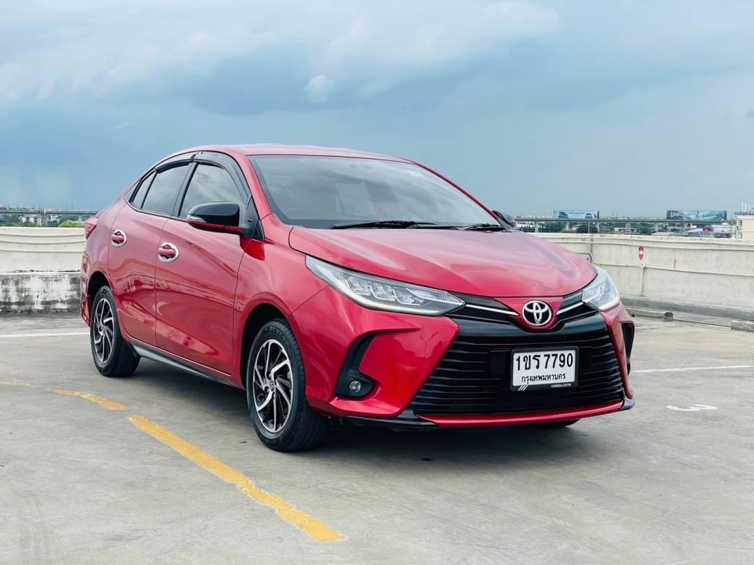 2020 Toyota Yaris สีแดง (รูปที่ 3)