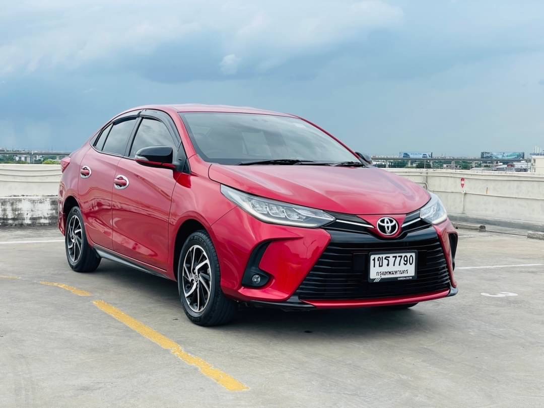 2020 Toyota Yaris สีแดง