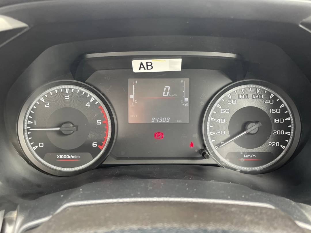 2020 Isuzu D-Max Space Cab สีดำ (รูปที่ 9)