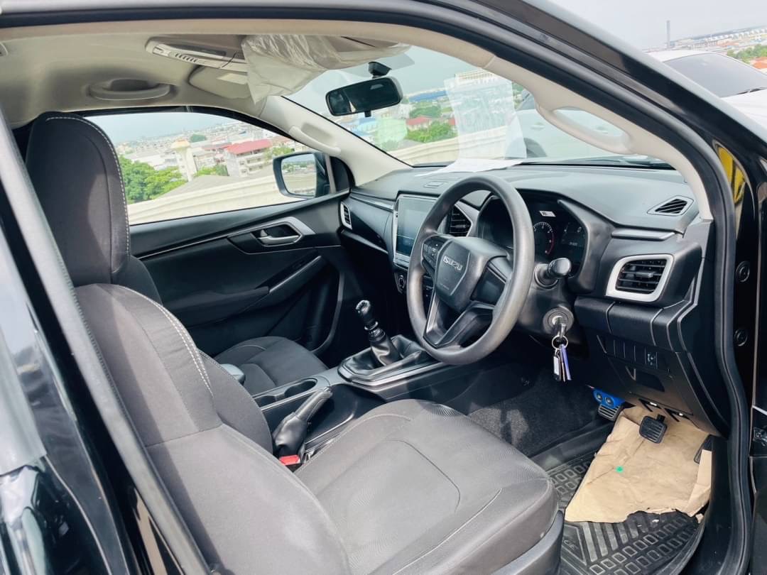 2020 Isuzu D-Max Space Cab สีดำ (รูปที่ 6)