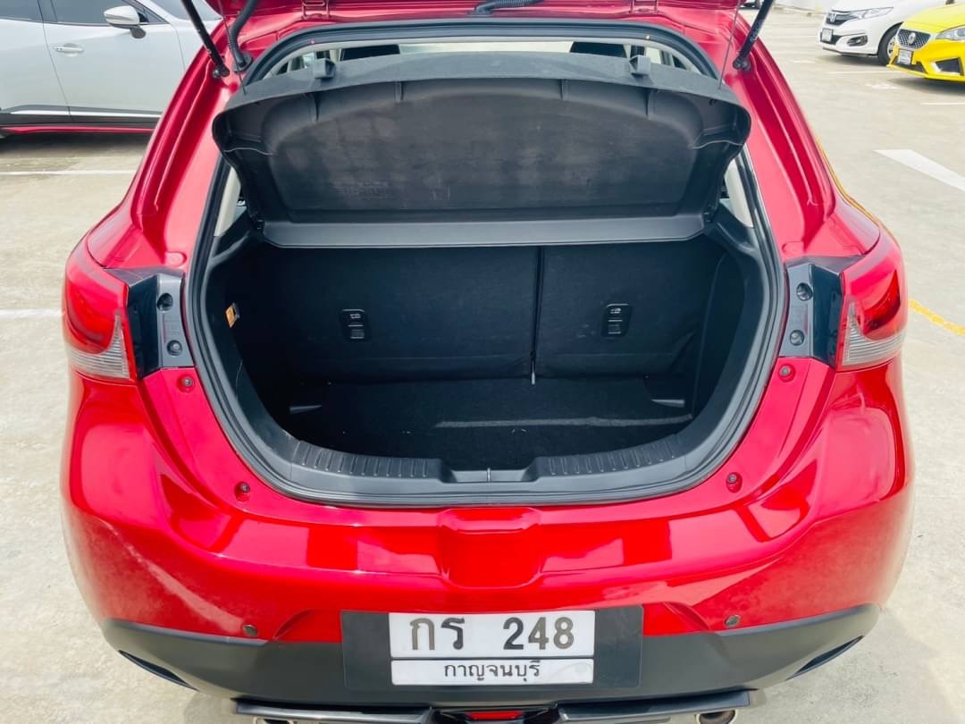 2015 Mazda 2 Hatchback (5 ประตู) สีแดง (รูปที่ 3)