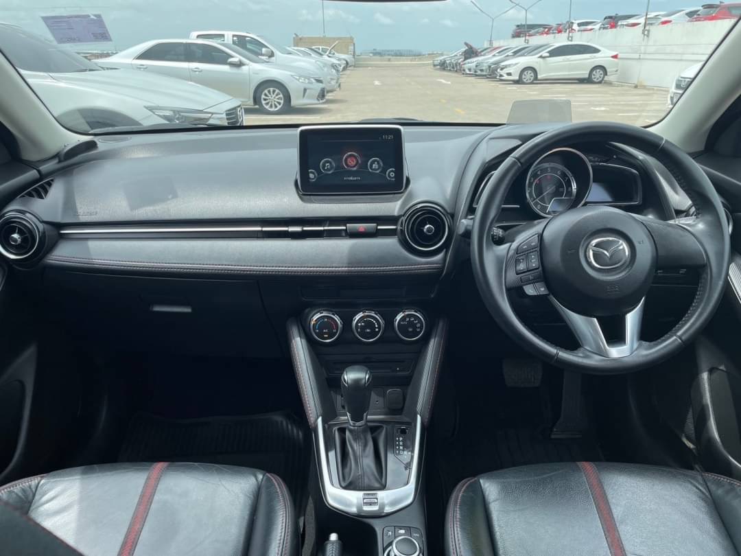 2015 Mazda 2 Hatchback (5 ประตู) สีแดง (รูปที่ 4)