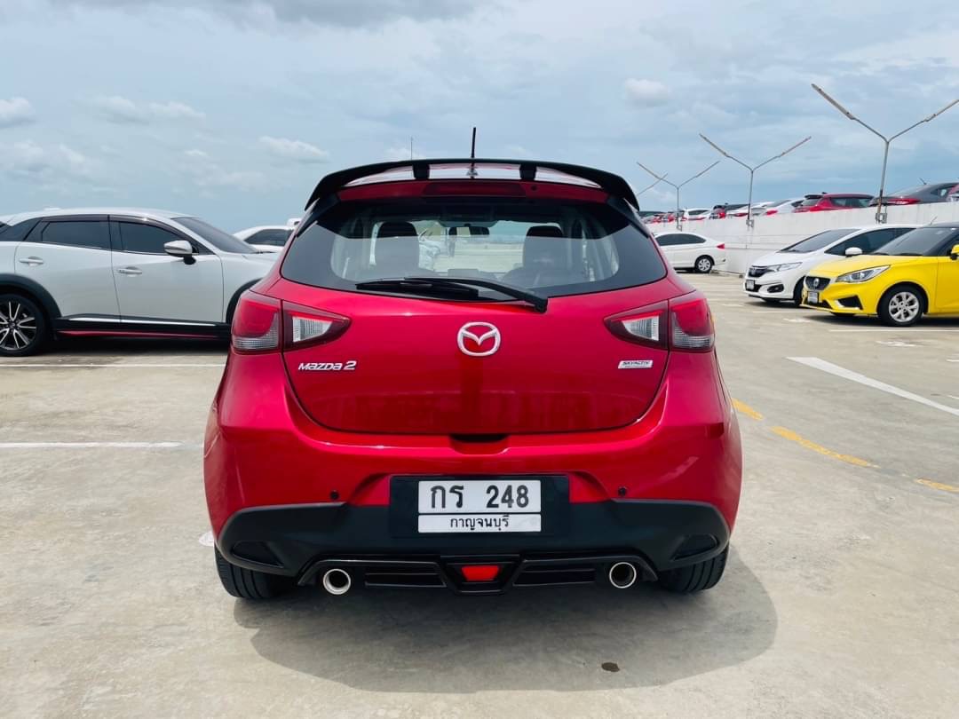 2015 Mazda 2 Hatchback (5 ประตู) สีแดง (รูปที่ 9)