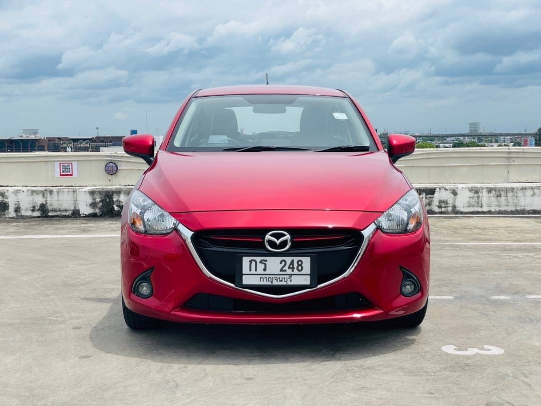 2015 Mazda 2 Hatchback (5 ประตู) สีแดง (รูปที่ 2)