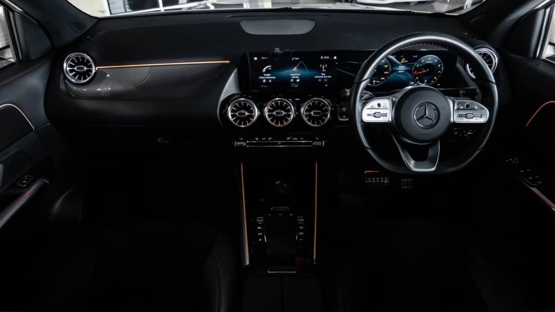 2021 Mercedes-Benz GLA-Class GLA 200 AMG สีเงิน (รูปที่ 10)