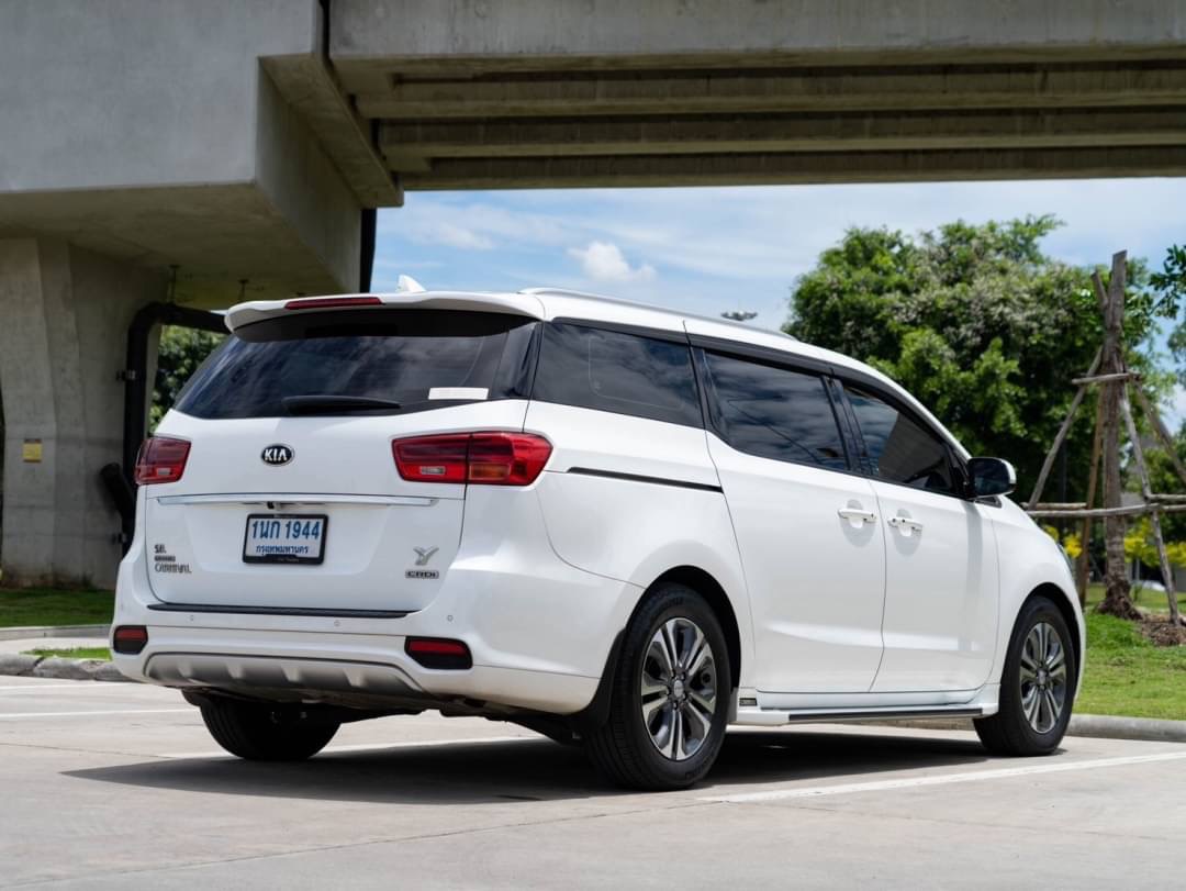 2020 Kia Grand Carnival สีขาว (รูปที่ 7)