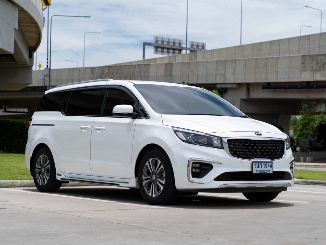 2020 Kia Grand Carnival สีขาว (รูปที่ 3)