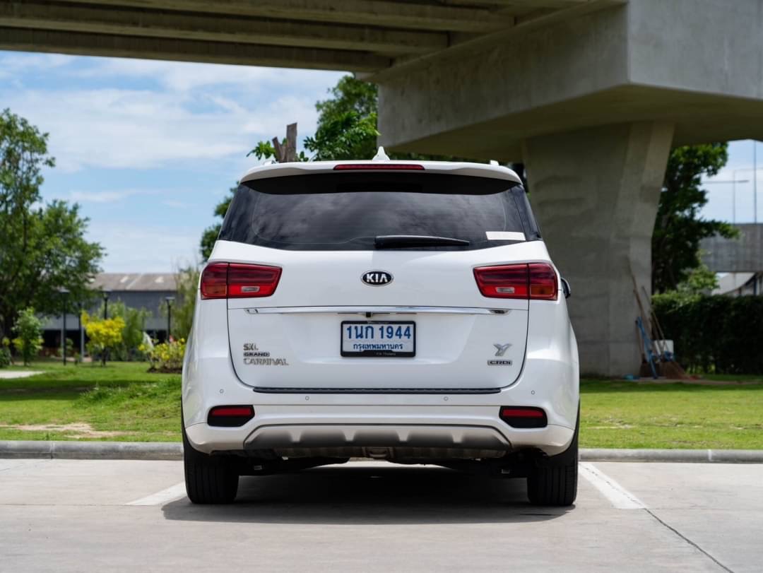 2020 Kia Grand Carnival สีขาว (รูปที่ 4)