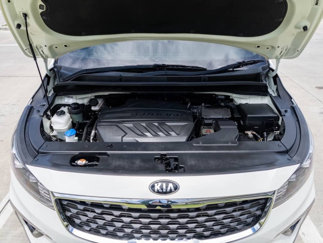 2020 Kia Grand Carnival สีขาว (รูปที่ 16)
